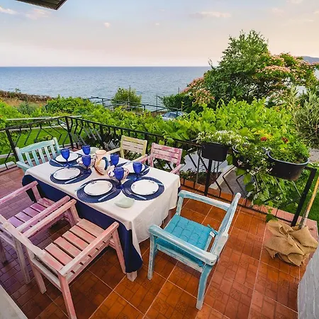 Casa De La Mare - *