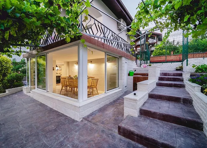 Casa De La Mare - אלבנה